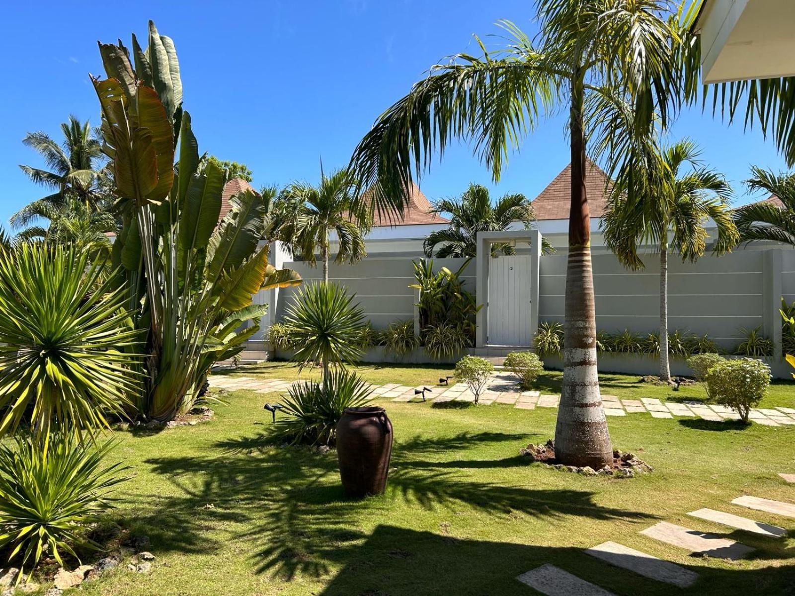 Pineale Villas, Resort And Spa Panglao Bagian luar foto
